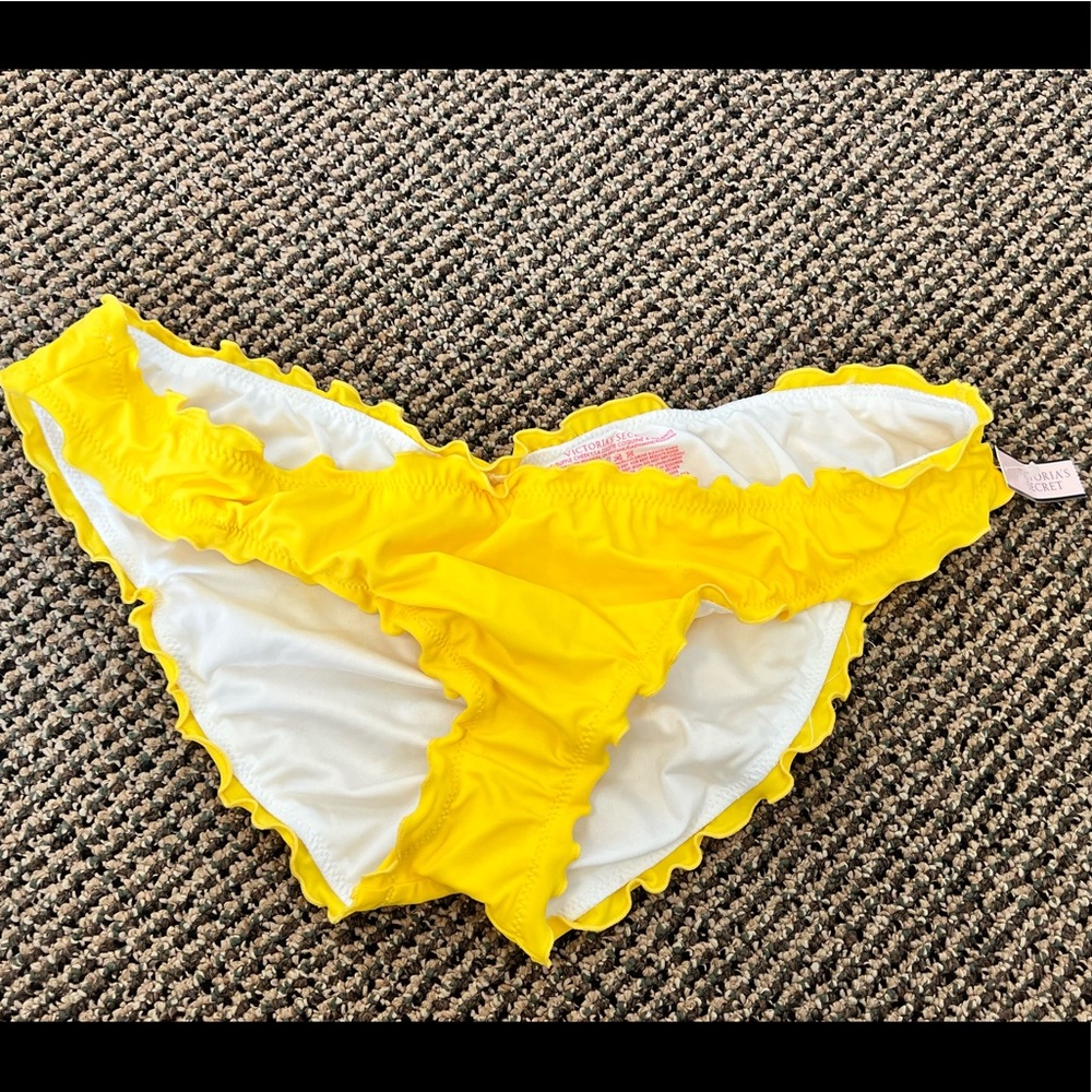 NWT-Victorias Secret ruffle cheeky bathing suit bottoms